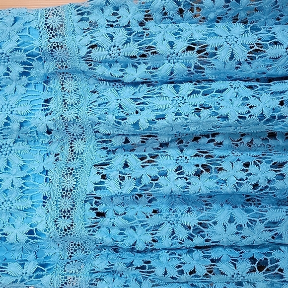 ALEXIA ADMOR - EMBROIDERY TALL SKIRT LIKE NEW!! ✨️ - Picture 4 of 9